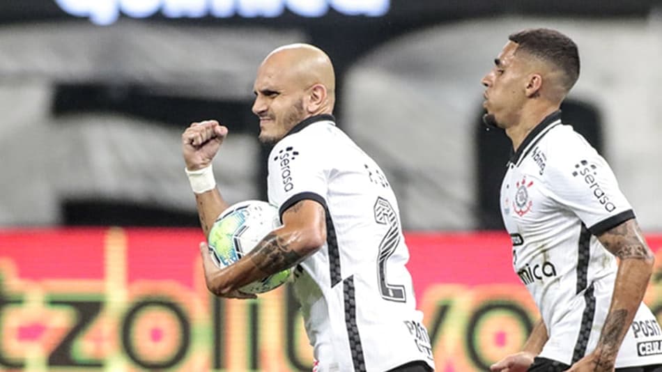Fábio Santos comemora vitória do Corinthians: 'Fizemos por merecer'