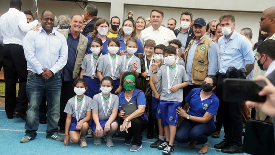 Com a presença de Bolsonaro, CT de atletismo é inaugurado no Paraná