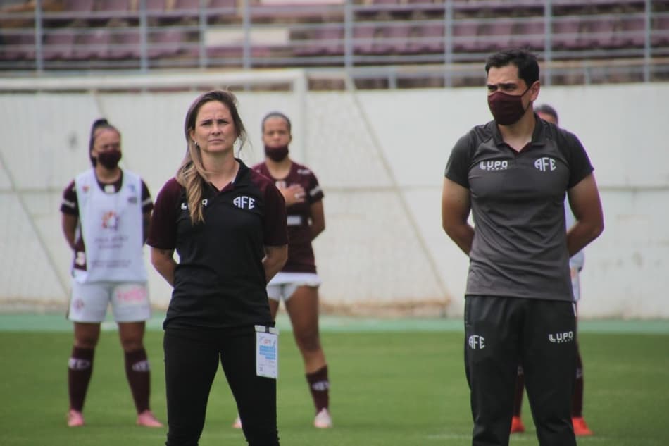 Ex-treinadora da Ferroviária, Tatiele Silveira analisa última temporada e revela desejo de trabalhar no exterior