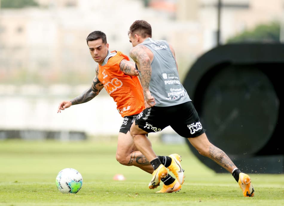 De olho no Athletico-PR, Corinthians realiza treino de pressão e jogo em espaço reduzido