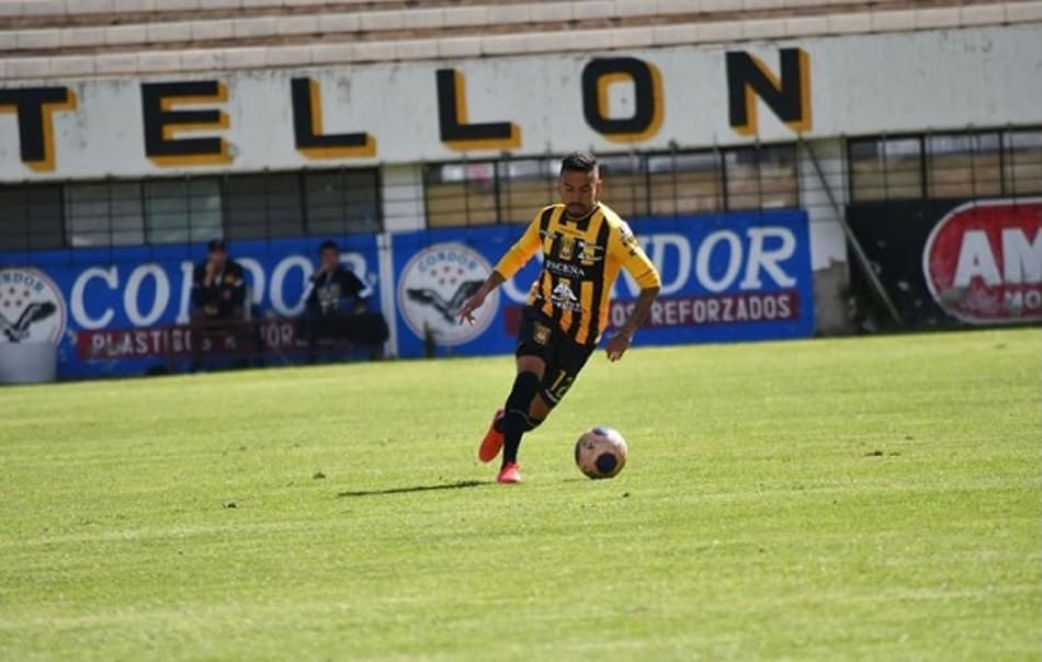 Ex-Flamengo, Rafinha estreia com golaço e vitória pelo The Strongest