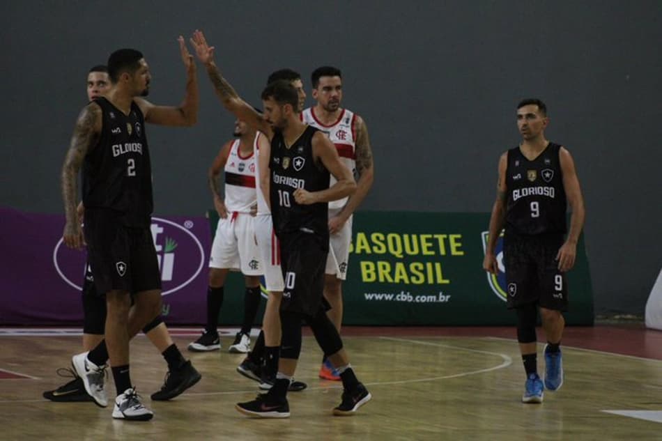 Botafogo bate Flamengo/Blumenau pelo Brasileiro de Basquete