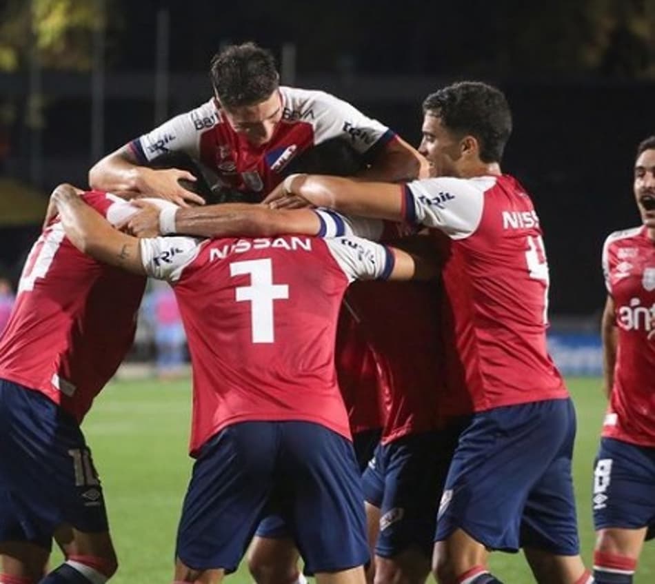 Uruguaio: Líderes vencem na abertura da 6ª rodada