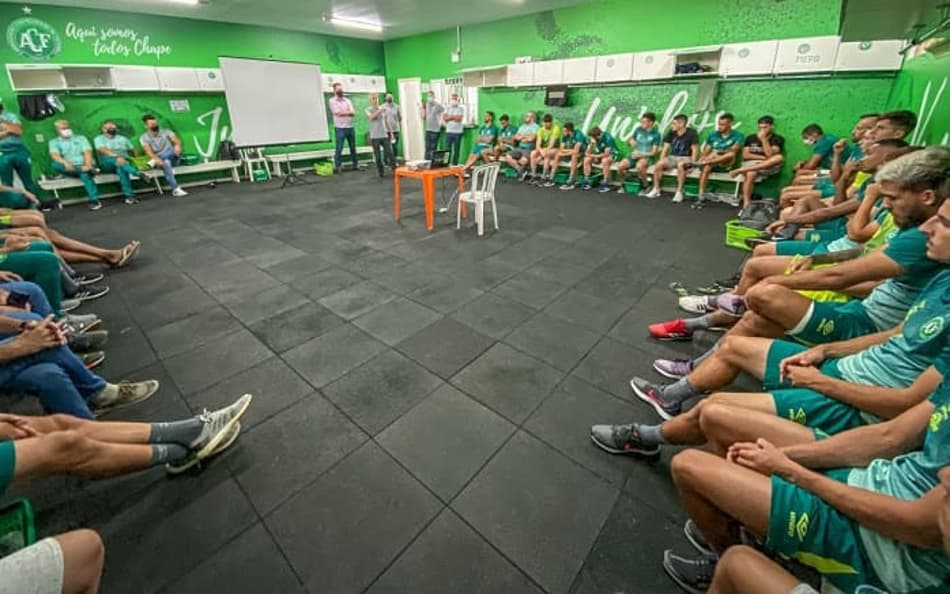 VÍDEO: Em reapresentação, Chapecoense aparece sem reforços e com três baixas