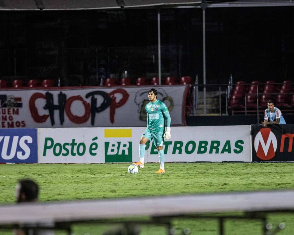 Único goleiro invicto há 10 jogos, Richard também é segundo menos vazado do Brasil