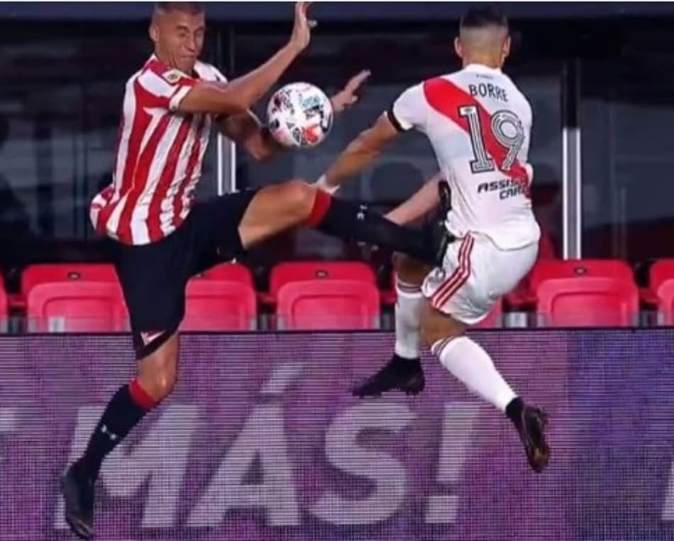 Ex-Palmeiras, Tobio dá entrada criminosa em adversário