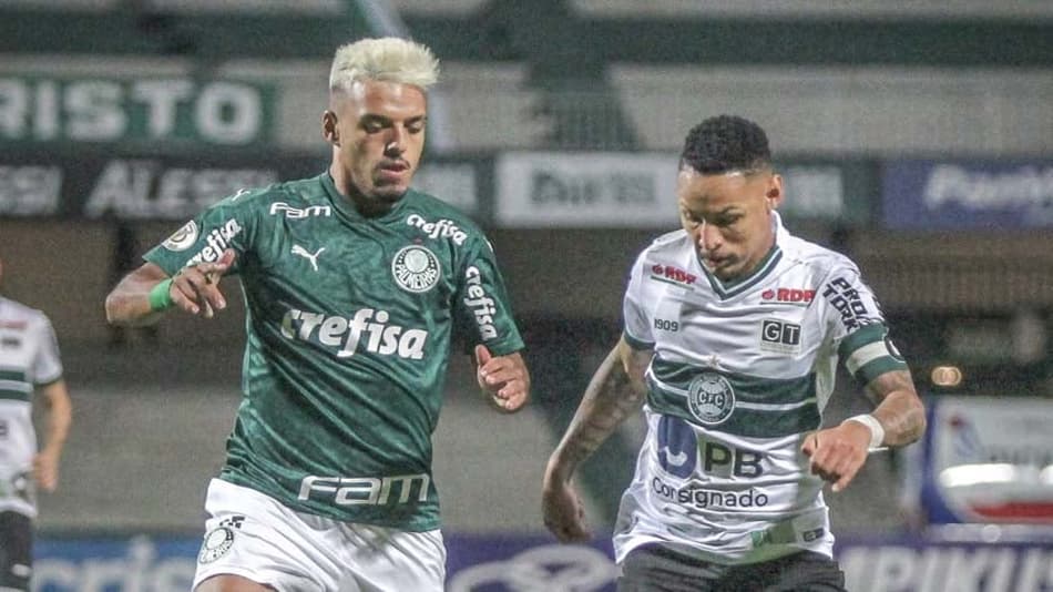 Kuscevic é expulso, Coritiba marca no final e vence o Palmeiras pelo Brasileirão