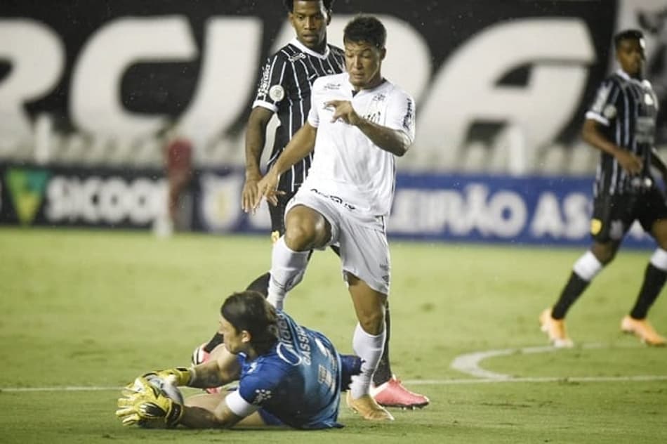 Gol que pode valer vaga! Assista como foi a vitória do Santos sobre o Corinthians na Vila Belmiro