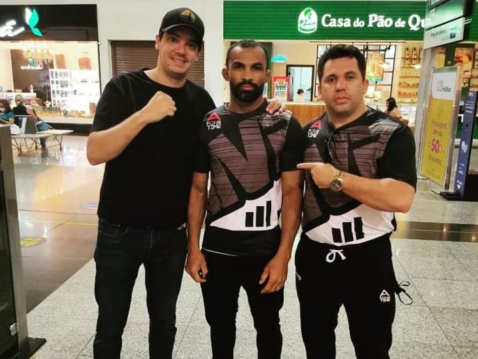 Embalado por cinco vitórias seguidas, Elismar Carrasco promete dar show em estreia no evento russo Open FC