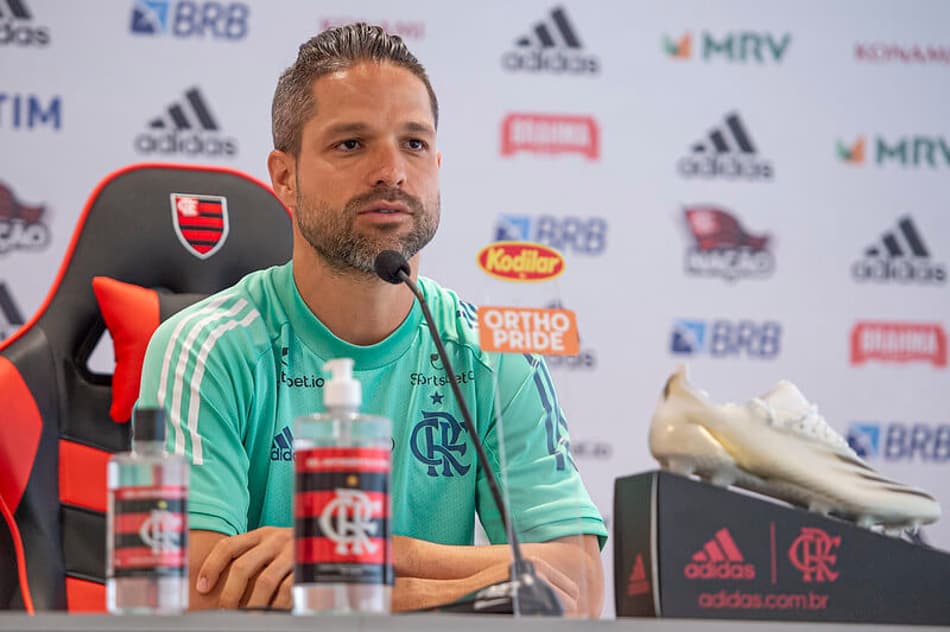 Diego reitera respeito por Abel Braga antes de decisão pelo Flamengo: ‘Vai ser um prazer reencontrá-lo’