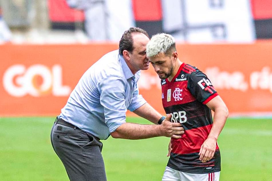 Rogério Ceni elogia atuação do líder Flamengo, mas prega cautela: ‘Campeonato está longe do fim’