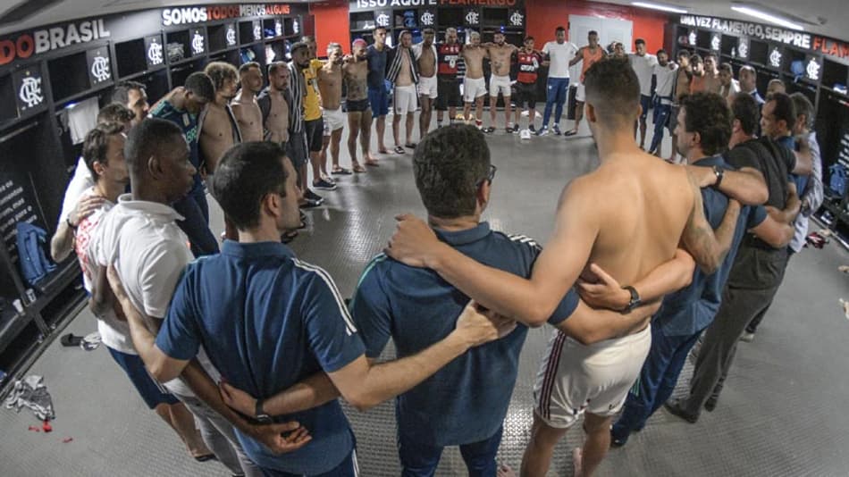 ‘Falta um!’: assista aos bastidores da vitória do Flamengo sobre o Inter