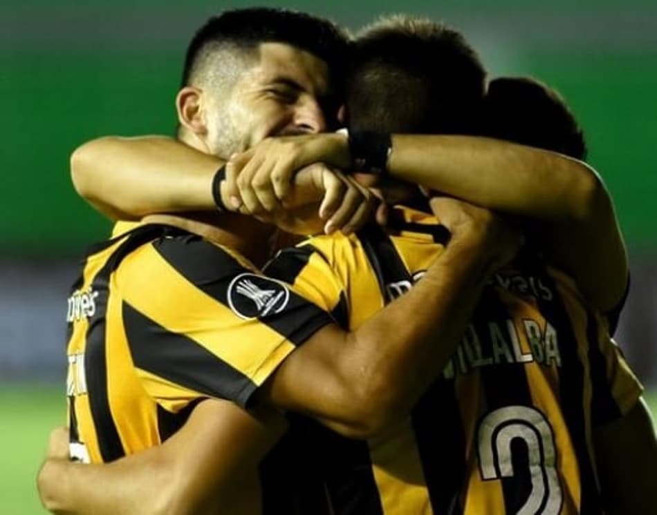 Carrasco do Timão, Guaraní massacra e encaminha vaga na Libertadores