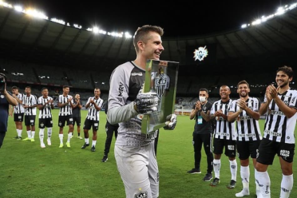 Victor é homenageado por jovens formados no Atlético-MG