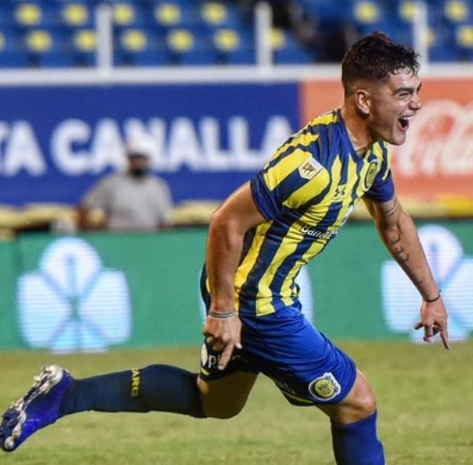 Promessa latina faz golaço de cabeça; Assista