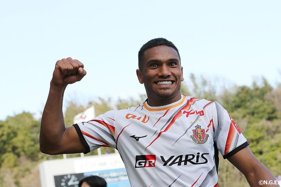 Com dois gols na estreia, brasileiro sonha com artilharia da J-League