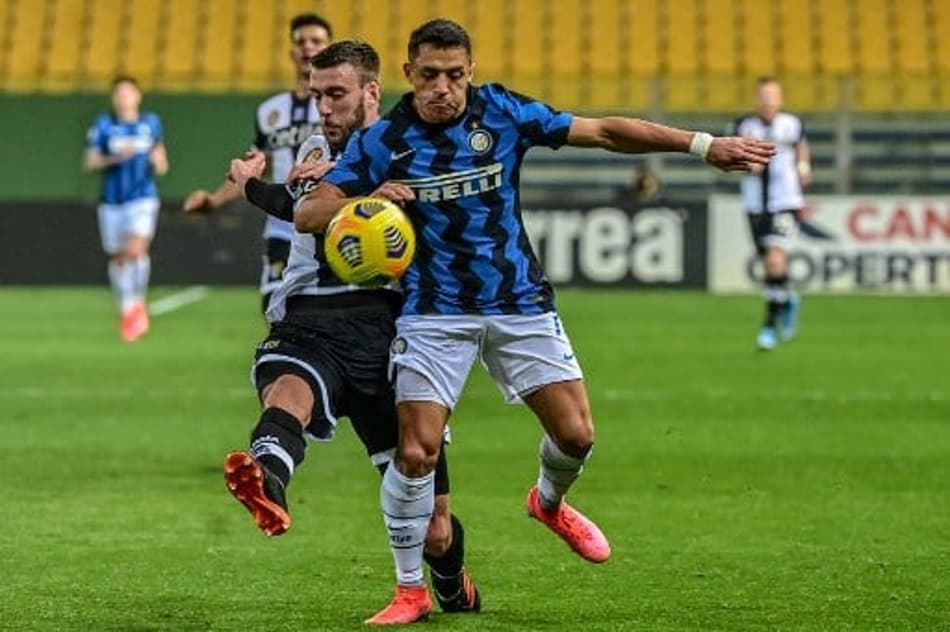 Com dois de Alexis Sánchez, Inter vence o Parma e se isola na liderança