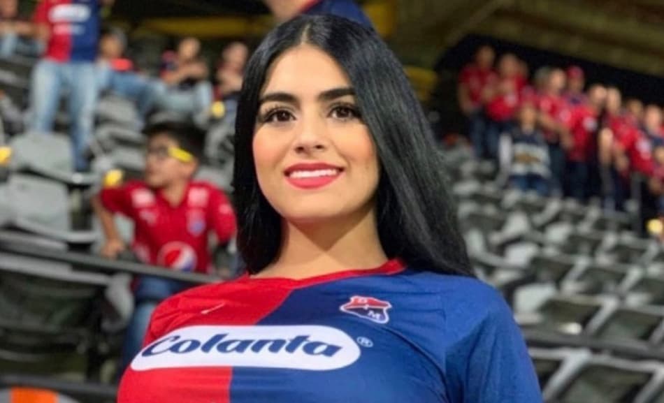 Virou moda? Outra torcedora faz promessa de fotos nuas na Colômbia