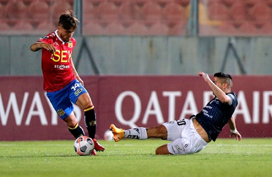 Com gol contra, Union Española vence Independiente Del Valle no Chile