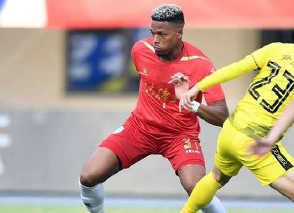 Com carreira longe do país, cria do Athletico completa três anos na China