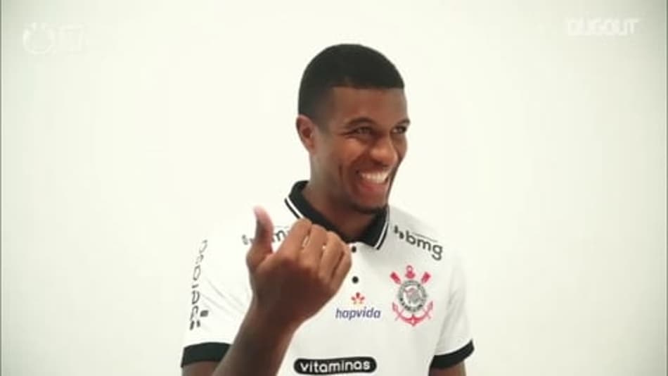 Jogadores do Corinthians se divertem em sessão de fotos de patrocinador; assista