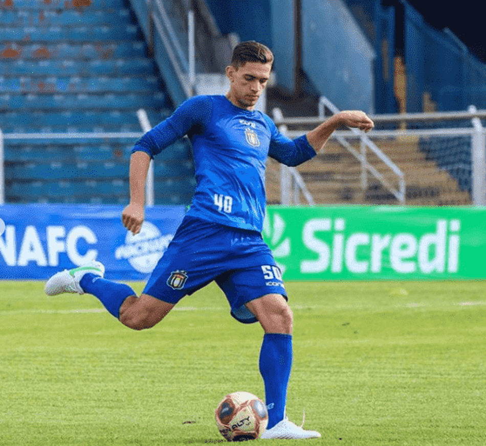 Destaque do São Caetano no Paulistão, zagueiro projeta duelo contra o Palmeiras