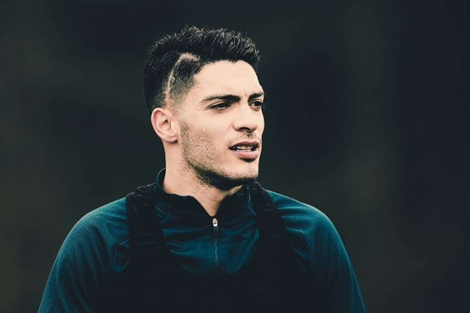 Após séria lesão, Raúl Jiménez volta a treinar com bola na Inglaterra