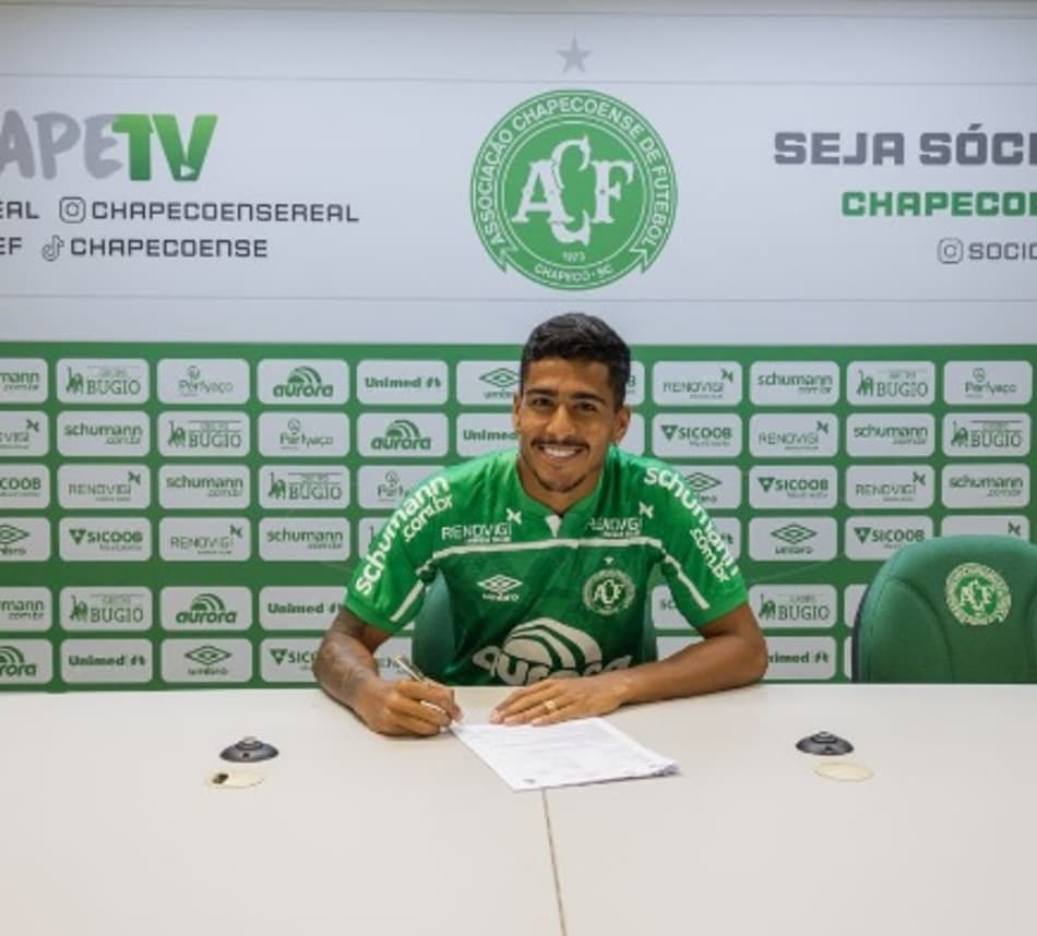 Kaio Nunes é anunciado pela Chapecoense