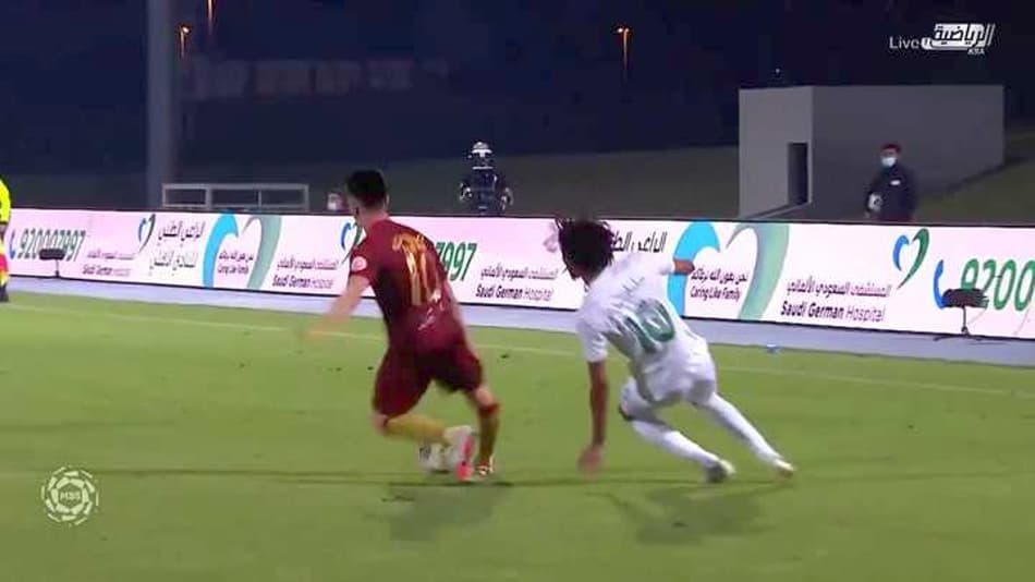 Pity Martínez sofre lesão em partida na Arábia Saudita, veja o vídeo