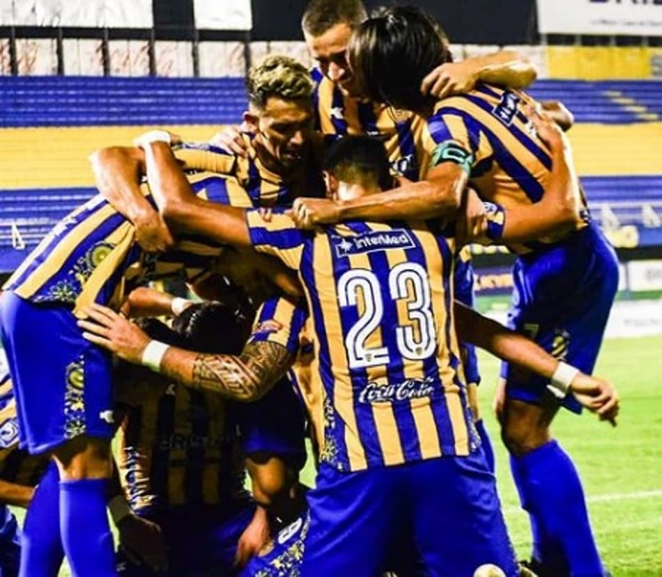 Paraguaio: Gigantes são massacrados com goleadas