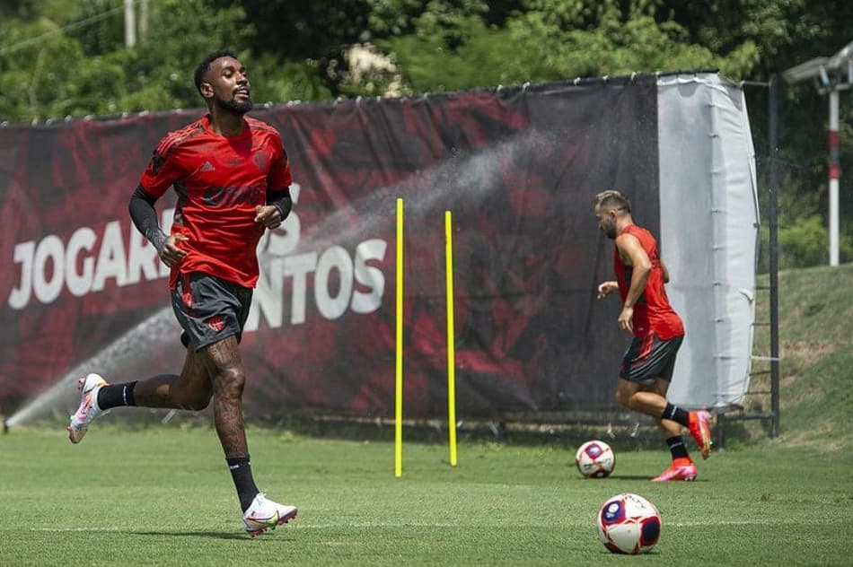 FOTOS: Veja as imagens da reapresentação do elenco principal do Flamengo no Ninho do Urubu