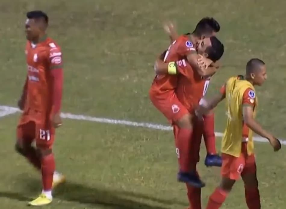 Copa Sul-Americana: Guabirá aproveita expulsão e goleia em duelo de bolivianos