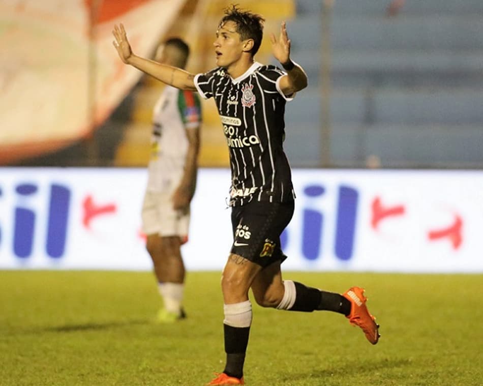 ATUAÇÕES: Corinthians não é brilhante, mas faz três gols e tem Vital como melhor em campo