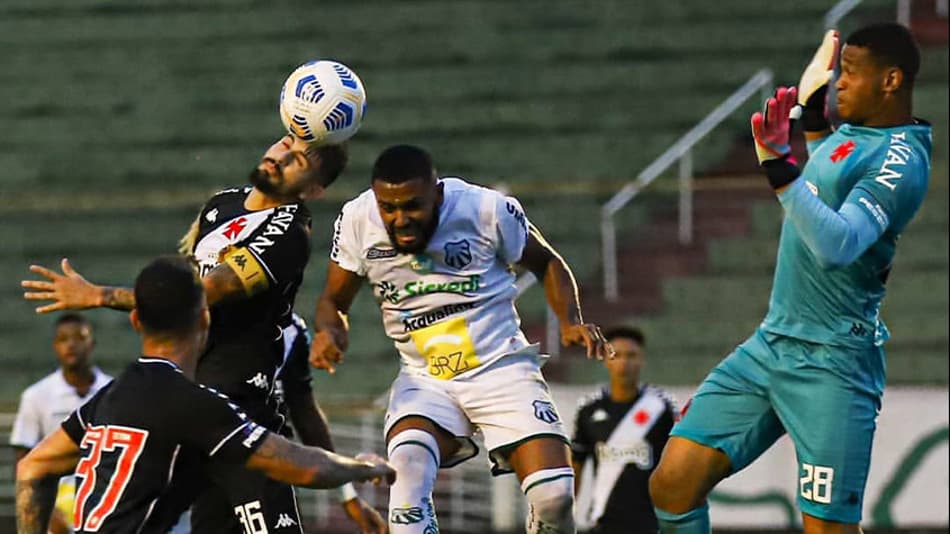 Vasco sai na frente, passa sufoco no fim, mas empata com a Caldense e avança de fase na Copa do Brasil