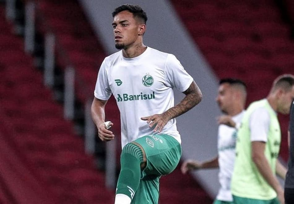 Promessa do Juventude, Kelvin aprova adaptação ao profissional