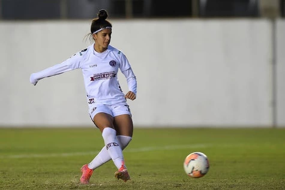 Meia da Ferroviária vibra com vaga na decisão da Libertadores feminina: ‘Merecemos estar nessa final’