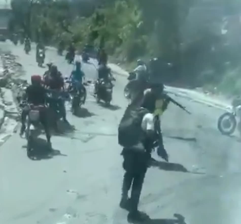 Seleção da América é ameaçada por homens armados antes de jogo das Eliminatórias; assista