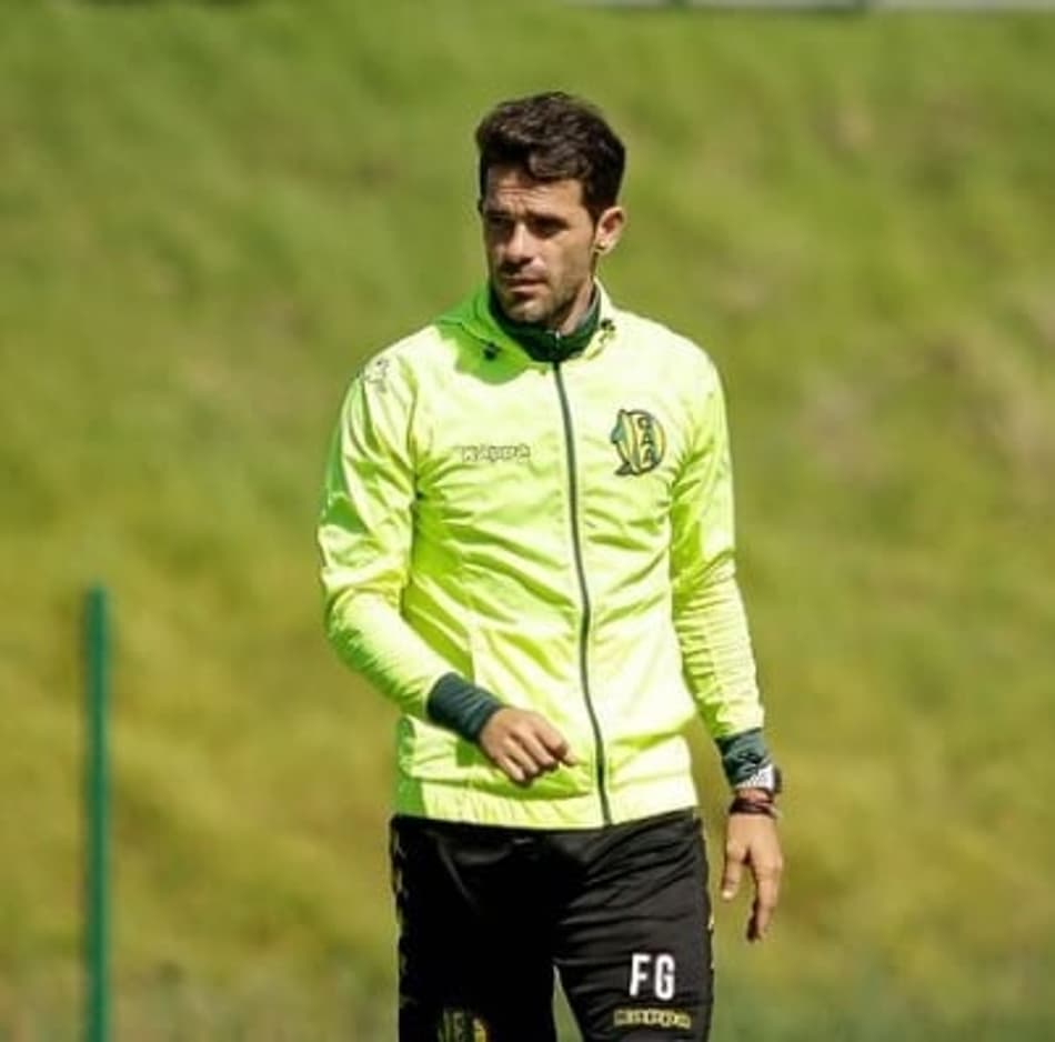 Hoje técnico, ídolo argentino revela qual time jamais treinaria