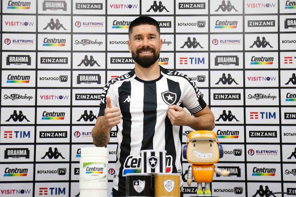 Ricardinho é oficialmente apresentado: ‘O Botafogo é um corpo, em que cada um tem a sua função’