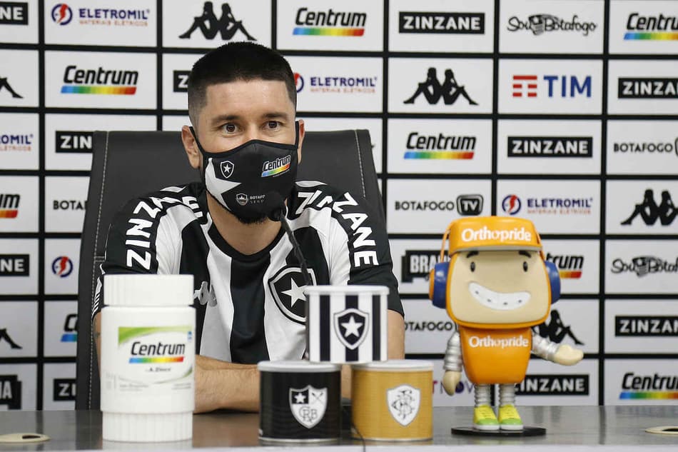 Ricardinho, do Botafogo, revela que precisa de ‘mais alguns dias para dar uma base na parte física’