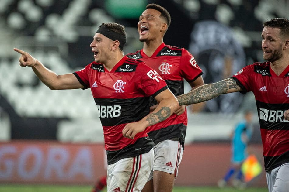 ATUAÇÕES: Muniz mostra estrela novamente, e Hugo Moura também se destaca pelo Flamengo no clássico