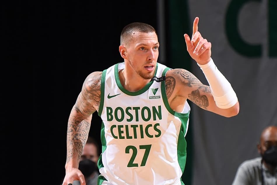 Em troca tripla, Daniel Theis deixa Celtics e reforça Bulls