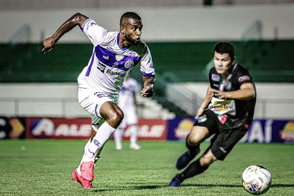Gilberto Jr. lembra de título infantil, fala sobre identificação com o futebol nordestino e comenta partida diante do Vitória