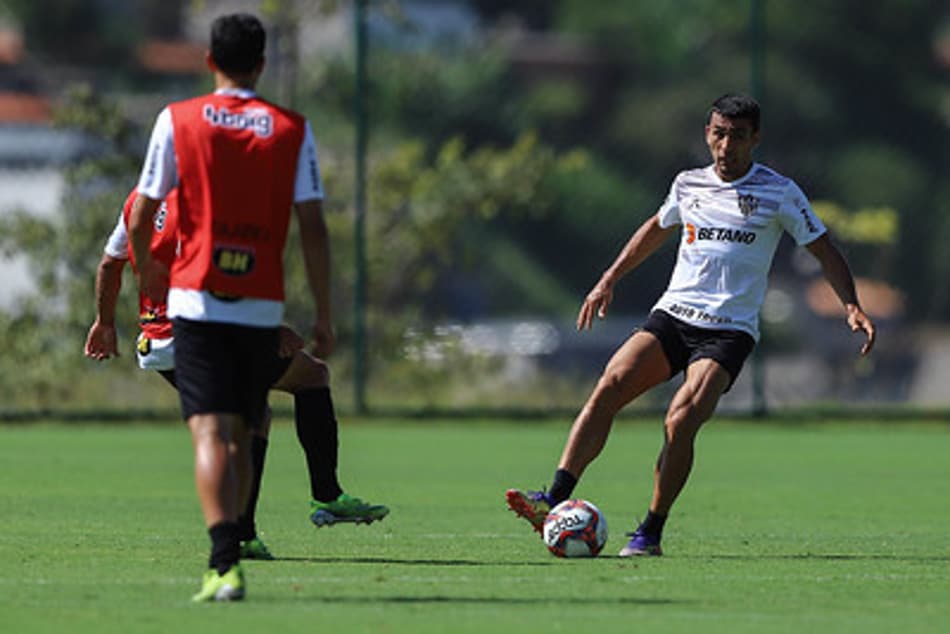 Junior Alonso exalta tempo de treinos no Galo, mas relata preocupação com o calendário de jogos este ano