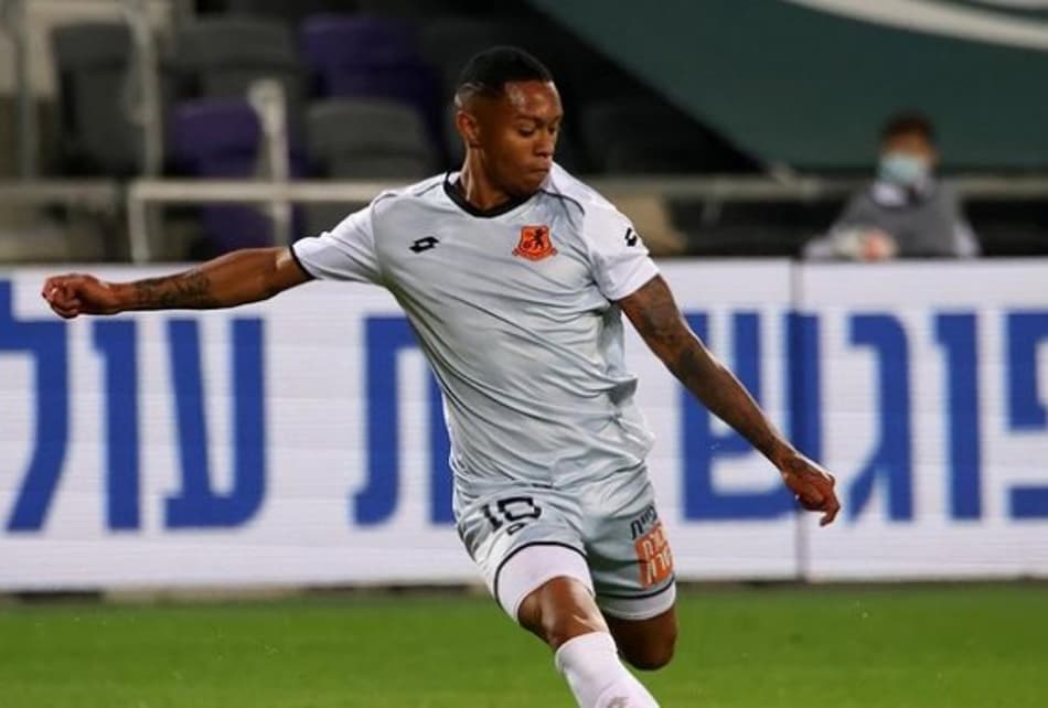 No futebol europeu, chileno tem físico comparado com Adama Traoré