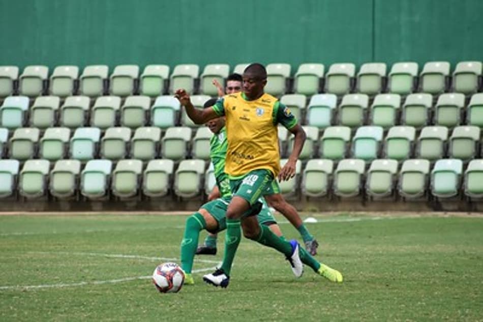 Juninho diz que clássico com o Galo será mais difícil, pois o rival tem de reagir após revés para a Caldense