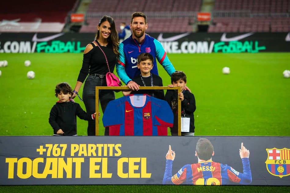 Confira a homenagem do Barcelona para (outro) recorde de Messi