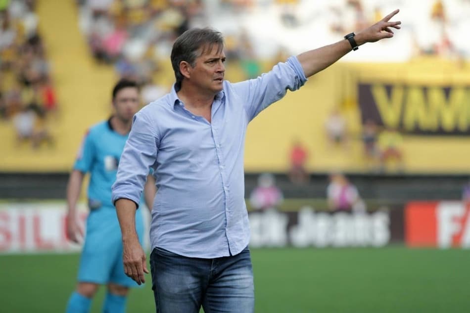 Com pior sequência da história do clube, Criciúma tem interesse em Winck para Série C
