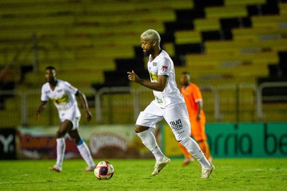 Com o Volta Redonda em grande fase no Campeonato Carioca, lateral mira classificação na Copa do Brasil