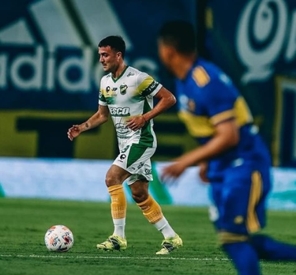 Jogador do Defensa dá recado ao Palmeiras e destaca Rony